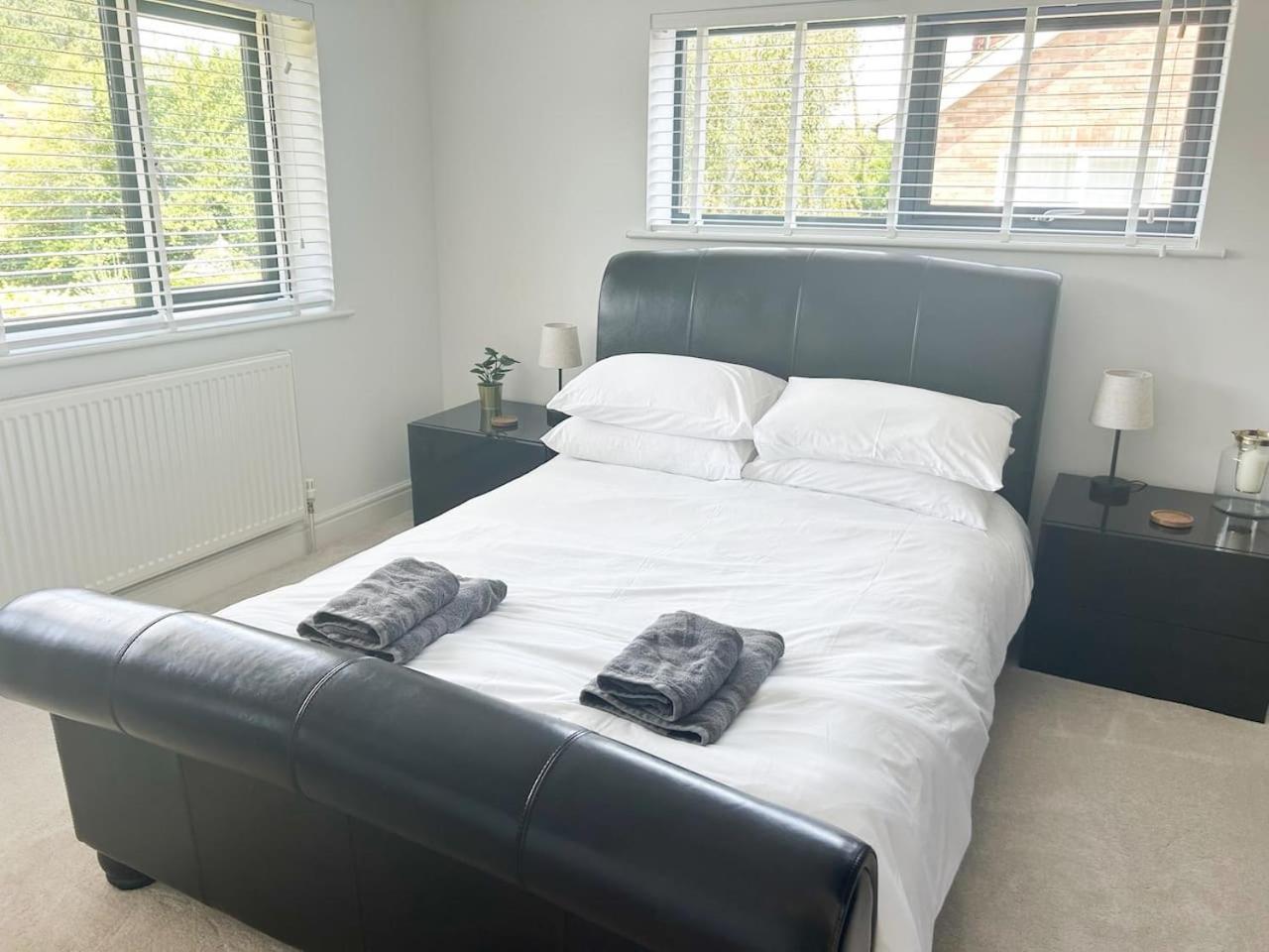 Villa Luxe 5 Bed House In Guildford. Morden Amenities à Normandy Extérieur photo